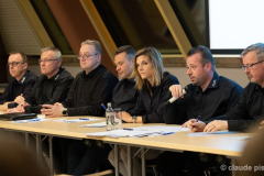 32495288947_333896384a_o-min